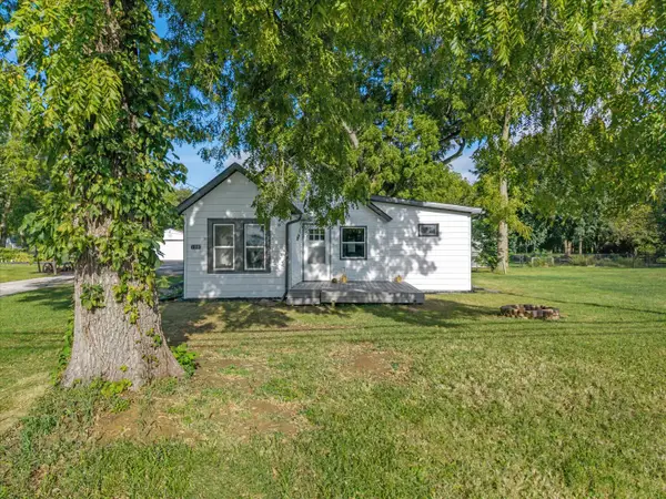 1219 Devils Glen Road, Bettendorf, IA 52722