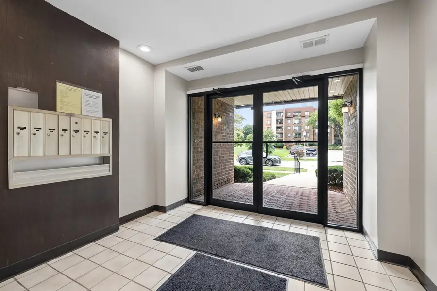 456 Raintree Court #2C, Glen Ellyn, IL 60137 - #2