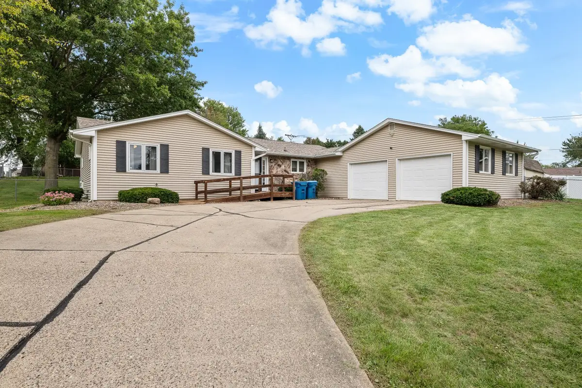 1414 Royal Oak Court, De Witt, IA 52742 - #1