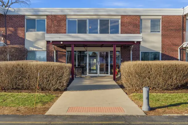 100 Deborah Lane #28B, Wheeling, IL 60090
