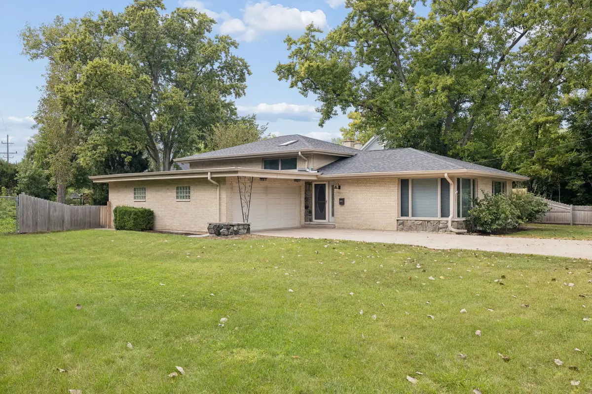 652 S Poplar Avenue, Elmhurst, IL 60126 - #1