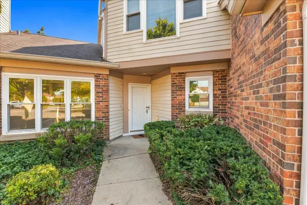 23 Willow Parkway, Buffalo Grove, IL 60089