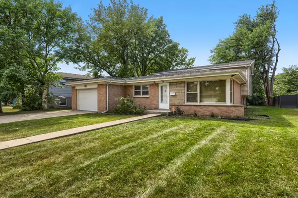 918 S Owen Street, Mount Prospect, IL 60056
