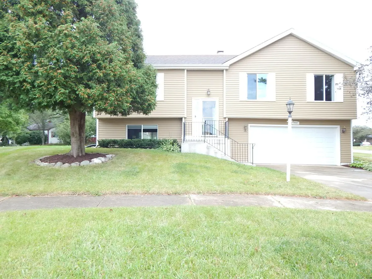 902 Garden Circle, Streamwood, IL 60107 - #1