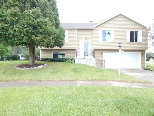 902 Garden Circle, Streamwood, IL 60107