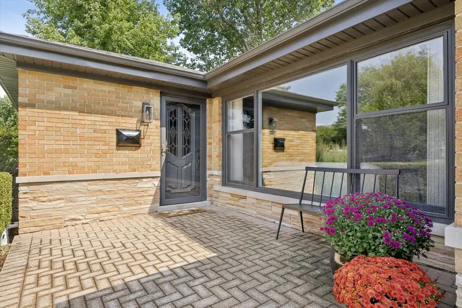 17 Golf Avenue, Clarendon Hills, IL 60514 - #2