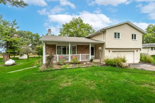 1809 Pineo Grove Lane, Princeton, IA 52768