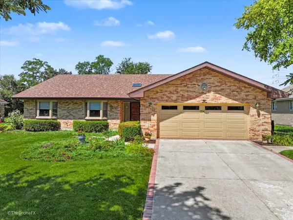 254 Wood Glen Lane, Oak Brook, IL 60523