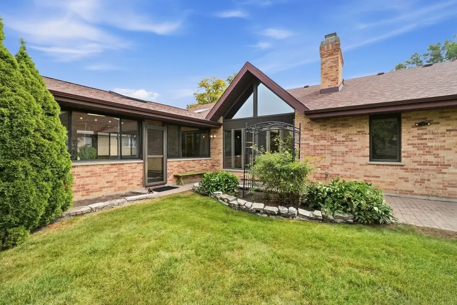 254 Wood Glen Lane, Oak Brook, IL 60523 - #2