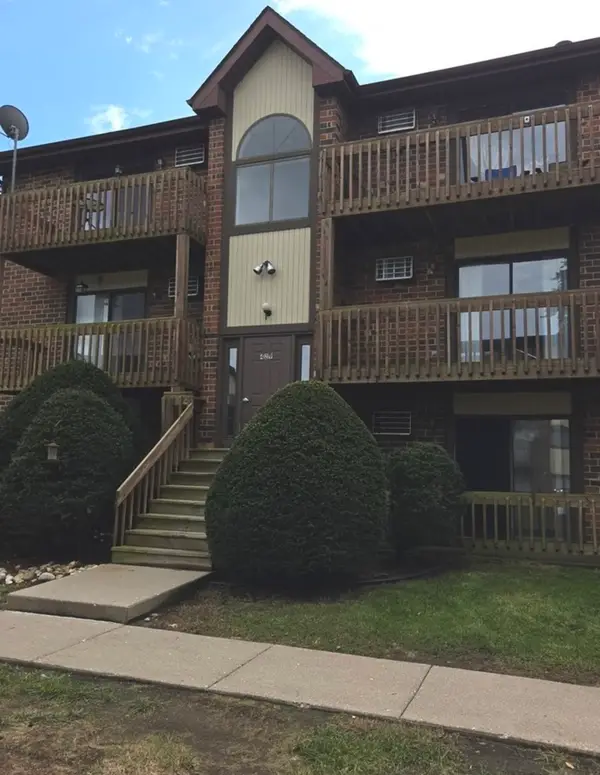 429 Berkshire Drive #21, Crystal Lake, IL 60014