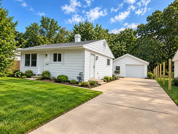 63 Sparrow Road, Carpentersville, IL 60110