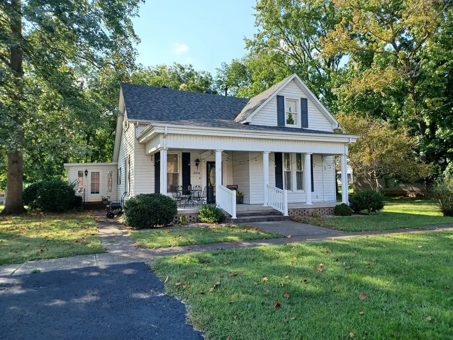 304 South Powell Street, Norris City, IL 62869 - #2