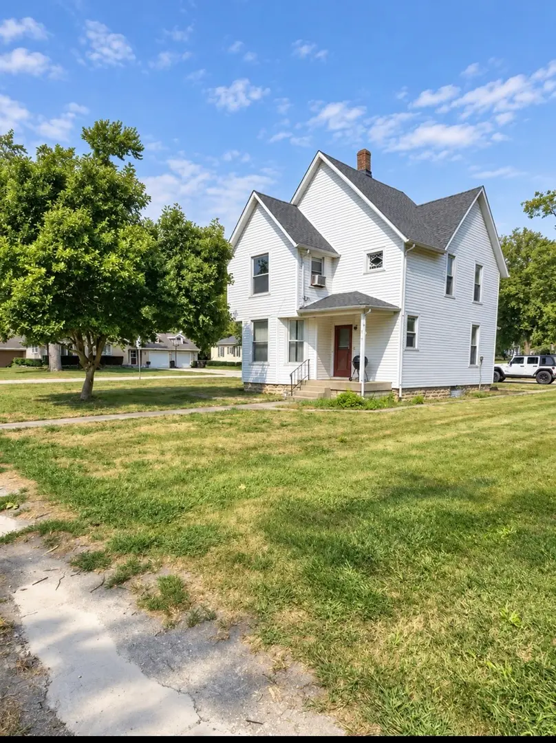 397 W Chebanse Avenue, Chebanse, IL 60922 - #1