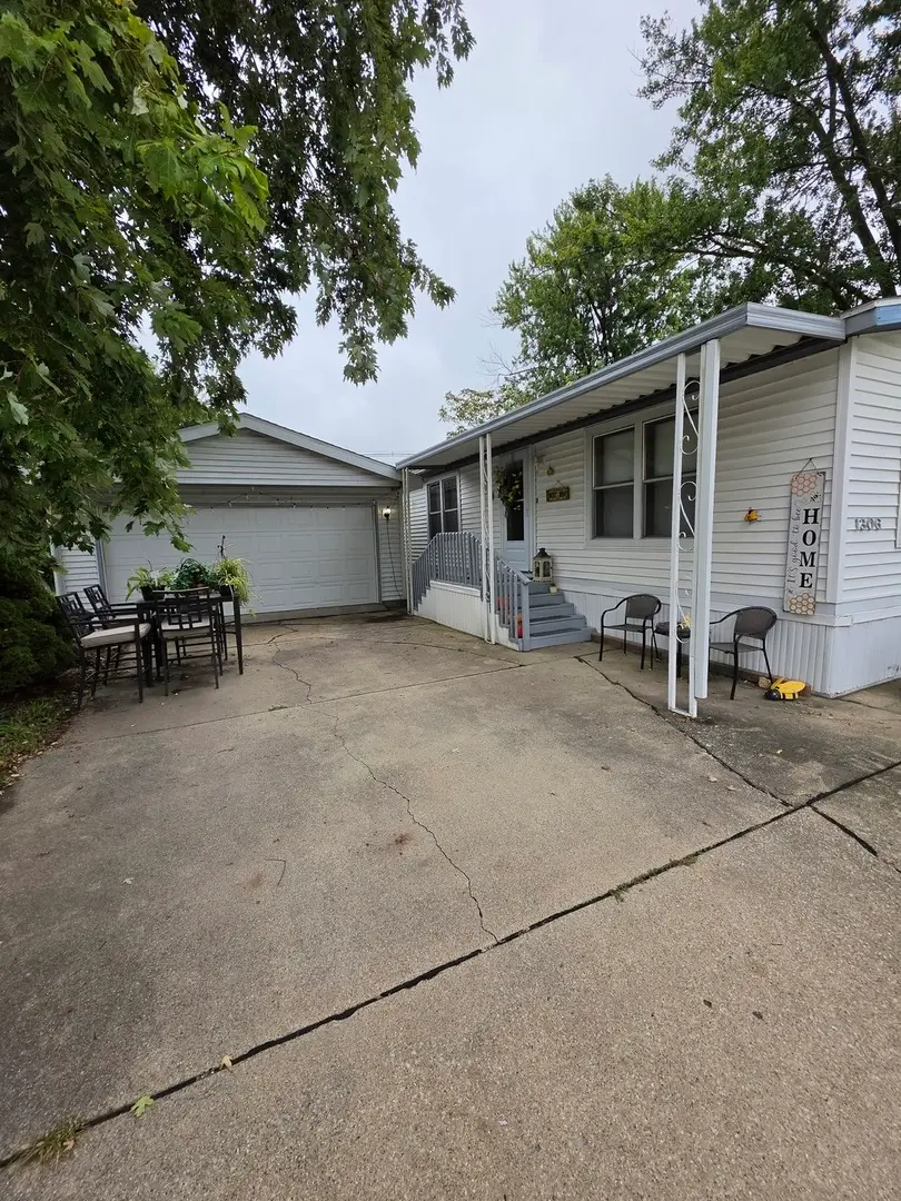 1306 13th Street, Bloomington, IL 61704 - #3