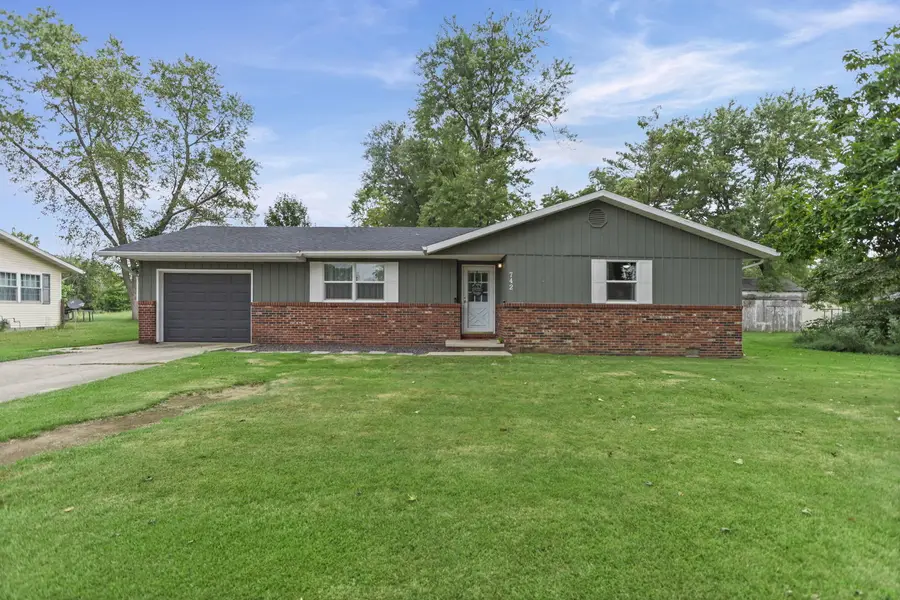 742 N Reel Avenue, Salem, IL 62881 - #2