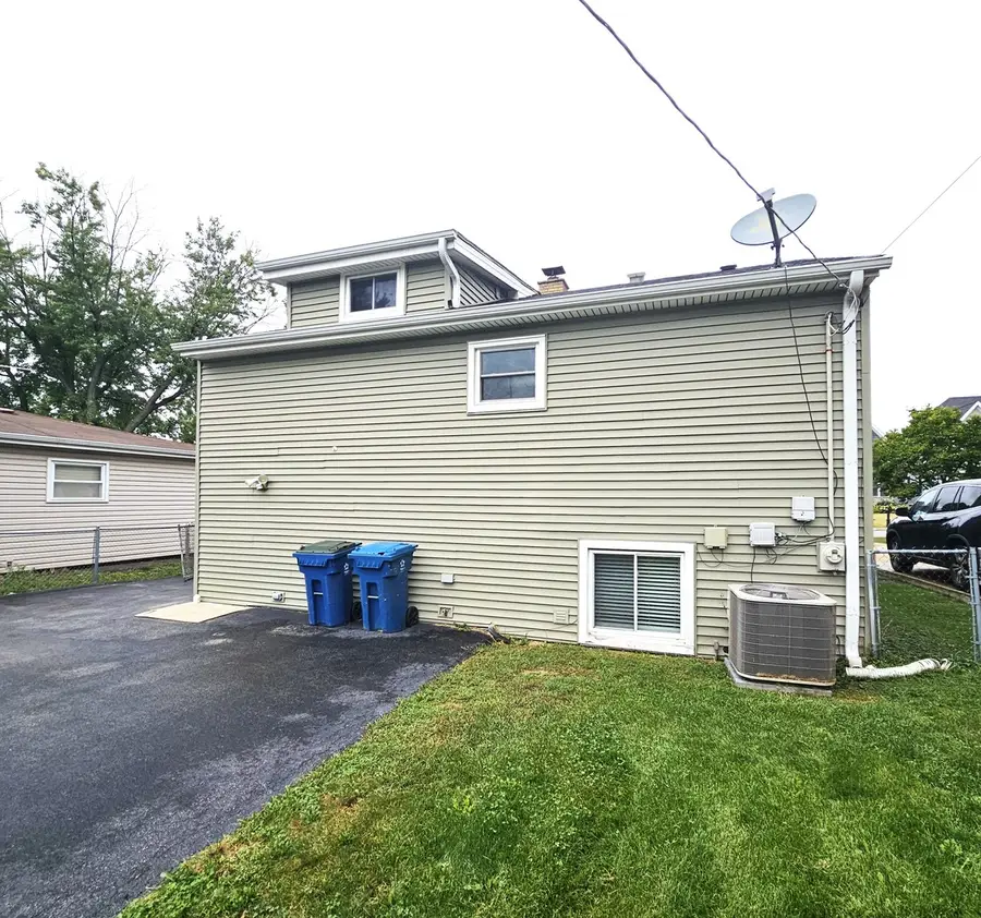 618 W Comstock Avenue, Elmhurst, IL 60126 - #3