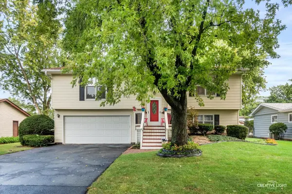 2221 Candleberry Lane, Aurora, IL 60506