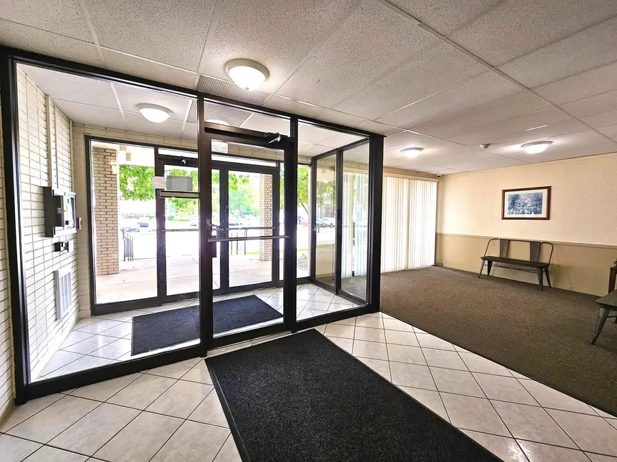 9701 N Dee Road #6M, Niles, IL 60714 - #2