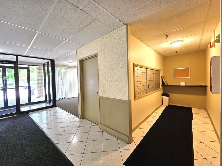 9701 N Dee Road #6M, Niles, IL 60714 - #3