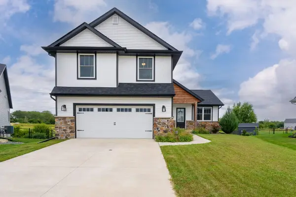 1217 W 64th Street, Davenport, IA 52806