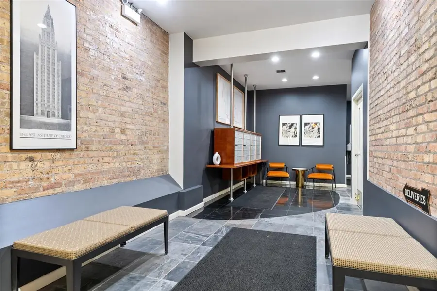 3323 N Paulina Street #3E, Chicago, IL 60657 - #2