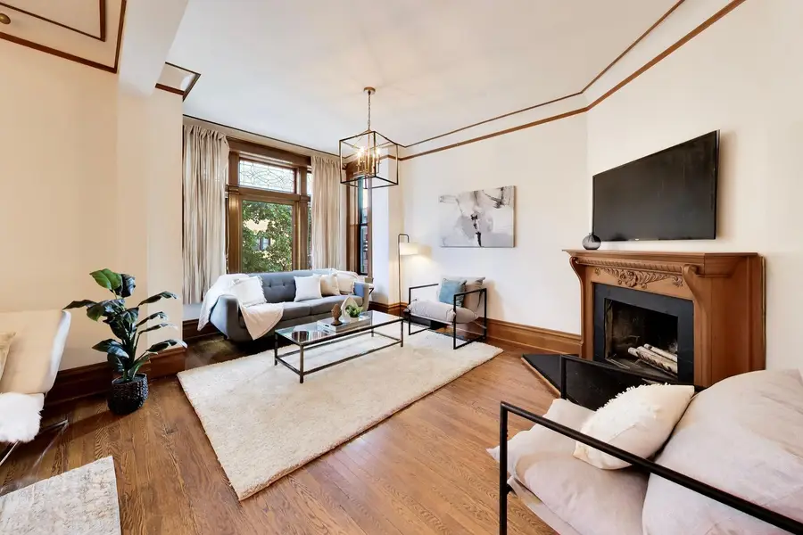 4004 N Clarendon Avenue #2, Chicago, IL 60613 - #3