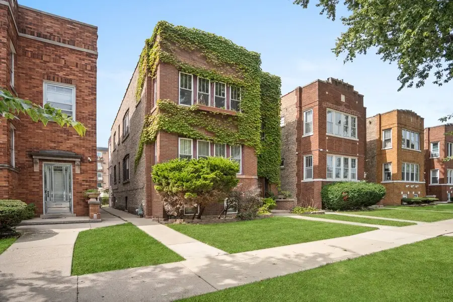 1240 S Maple Avenue, Berwyn, IL 60402 - #2