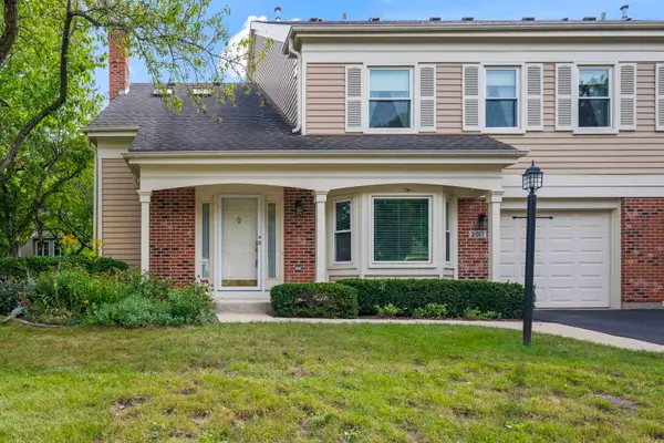2017 N Charter Point Drive, Arlington Heights, IL 60004