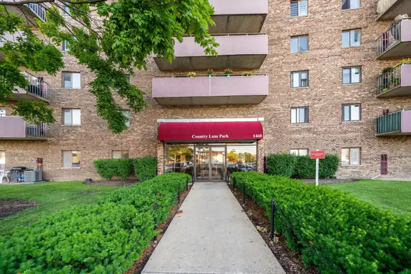 1460 Fairlane Drive #307, Schaumburg, IL 60193