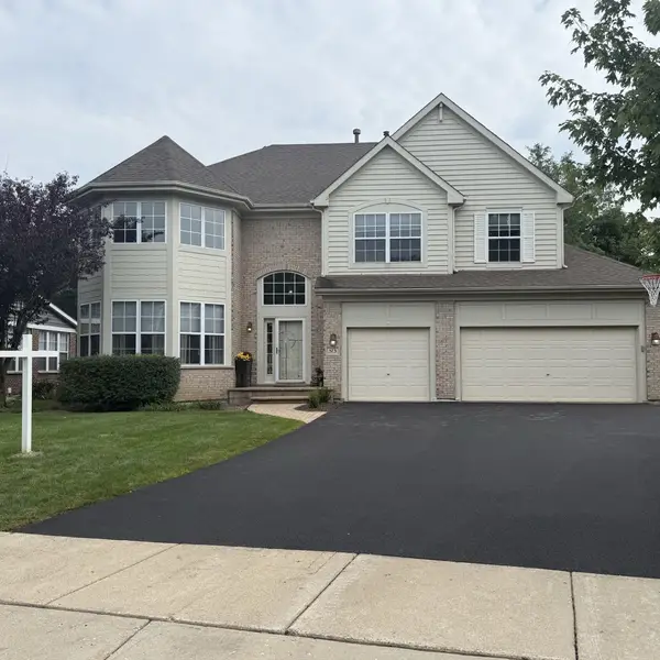 573 Crooked Stick Court, Vernon Hills, IL 60061