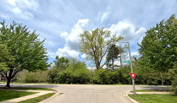 24w554 Burlington Avenue, Naperville, IL 60563