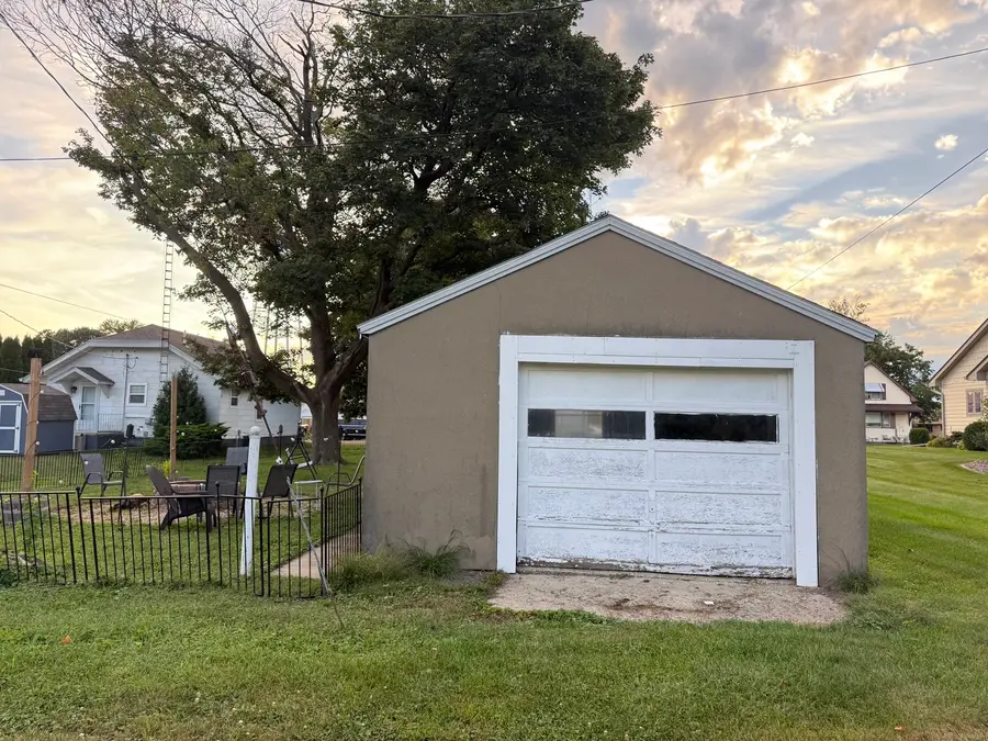 223 N Peru Avenue, Ladd, IL 61329 - #3