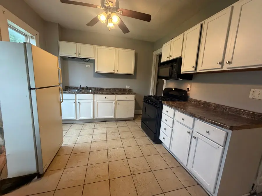 1823 W 6th Street, Davenport, IA 52802 - #3