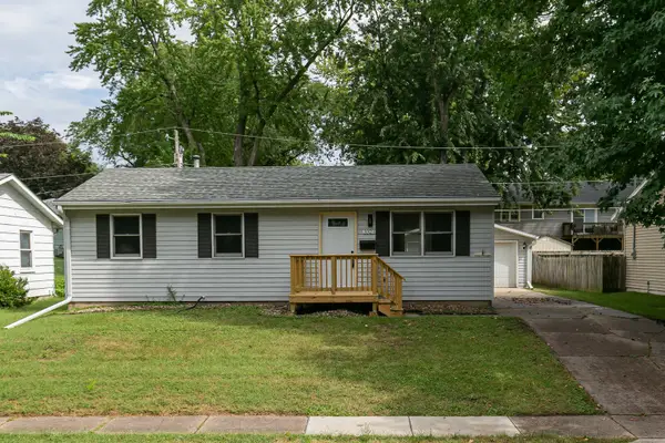 3323 Kimberly Downs Road, Davenport, IA 52722