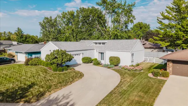 20 Independence Square, Bloomington, IL 61704