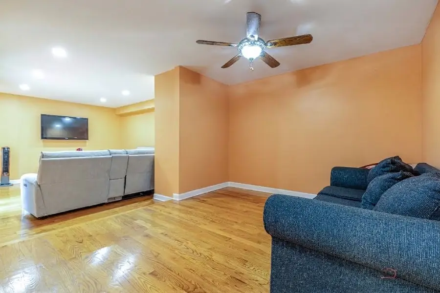 9105 Hollyberry Avenue, Des Plaines, IL 60016 - #2