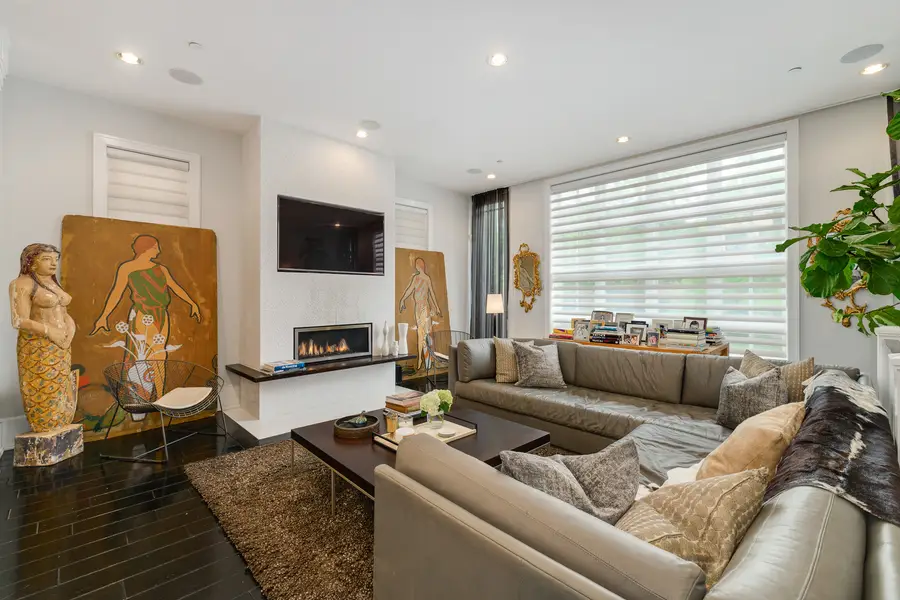 707 W Gordon Terrace, Chicago, IL 60613 - #2
