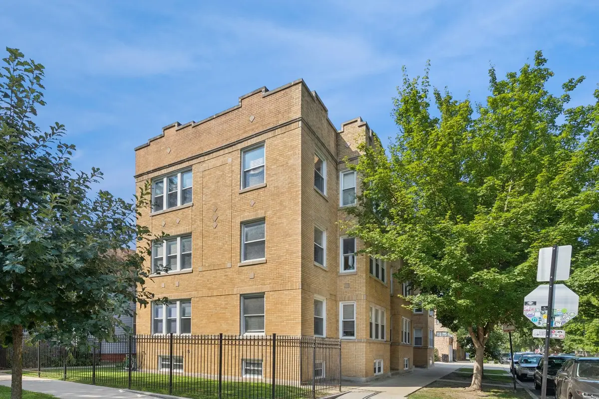 3337 W Byron Street #1, Chicago, IL 60618 - #1