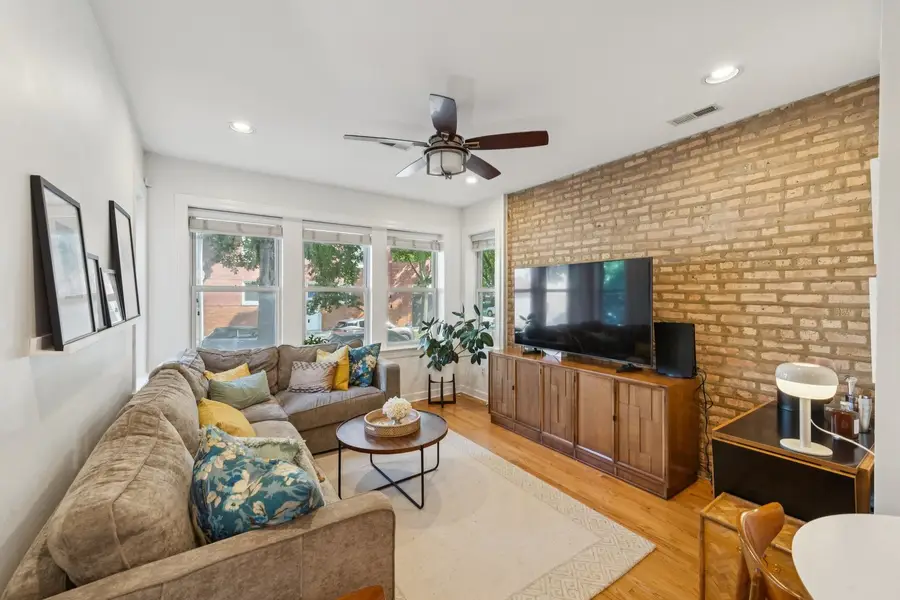 3337 W Byron Street #1, Chicago, IL 60618 - #2