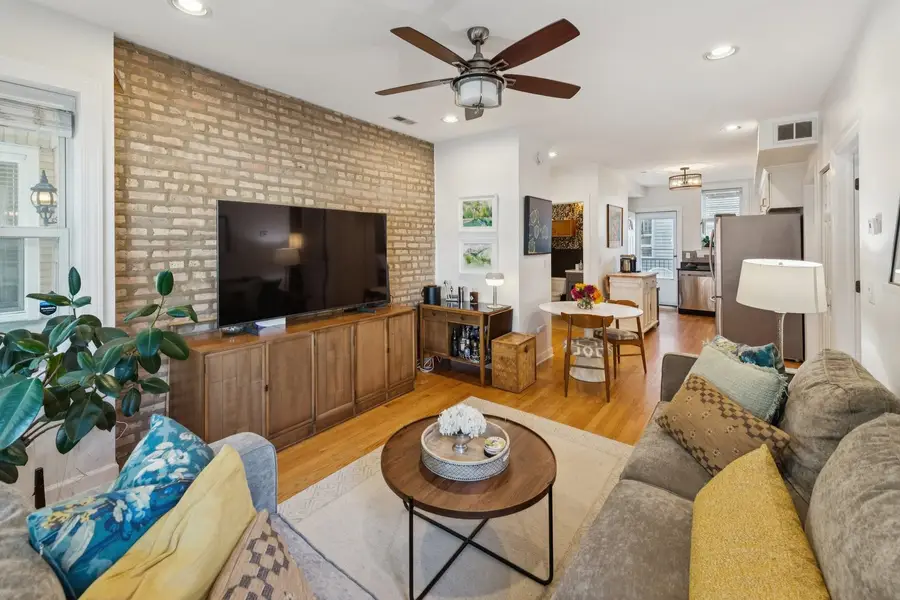 3337 W Byron Street #1, Chicago, IL 60618 - #3