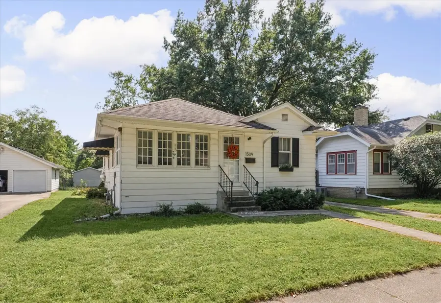 1509 W Clark Street, Champaign, IL 61821 - #2