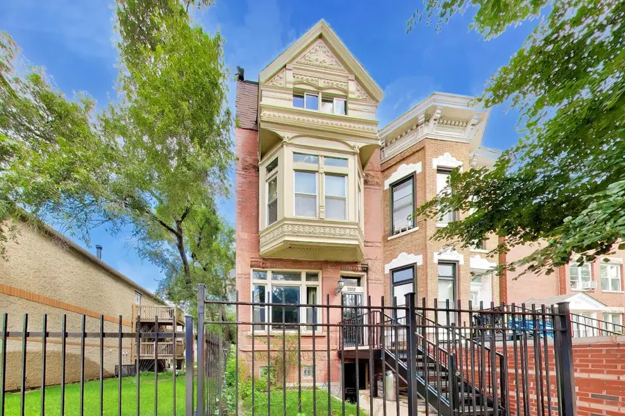 2252 W Warren Boulevard, Chicago, IL 60612 - #2