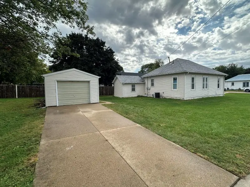422 6th Street, Dewitt, IA 52472 - #2