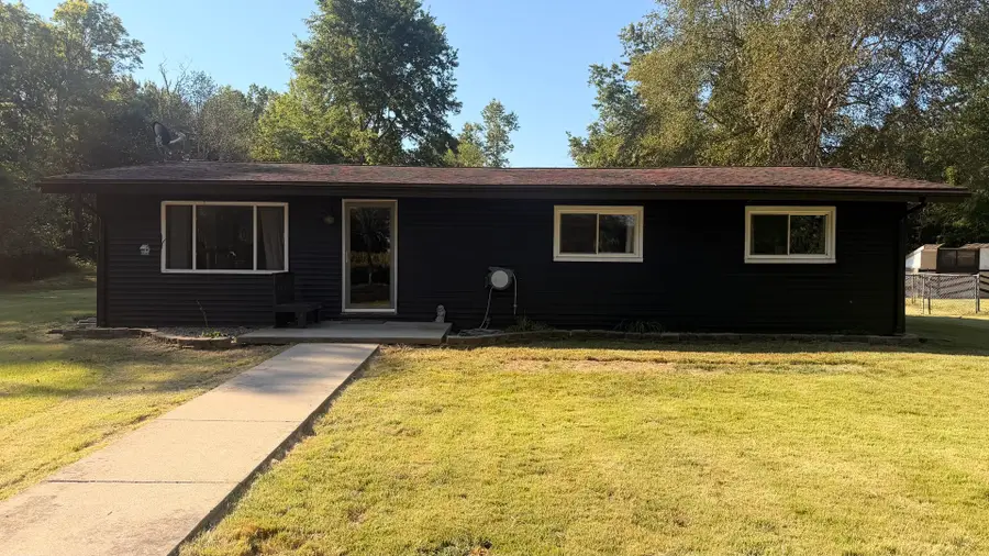 1001 Medlin Road, Centralia, IL 62801 - #2