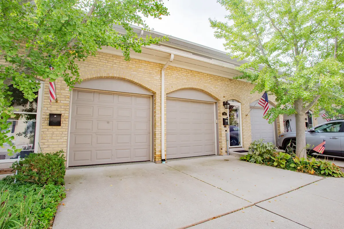 11 Rienzi Lane, Highwood, IL 60040 - #1