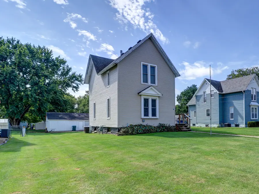 512 E 3rd Street, Rock Falls, IL 61071 - #3
