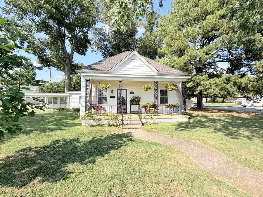 1300 Grant Street, Eldorado, IL 62930 - #3
