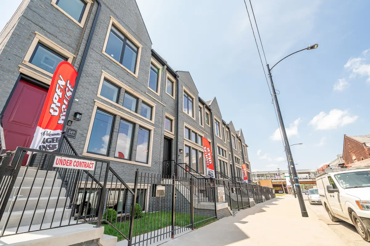 349 E 43rd Street, Chicago, IL 60653 - #1