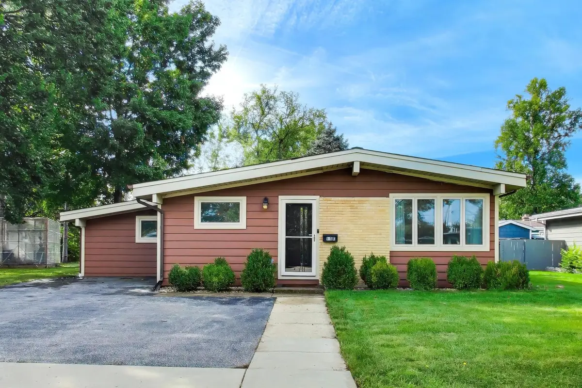 15 E Jeffery Avenue, Wheeling, IL 60090 - #1