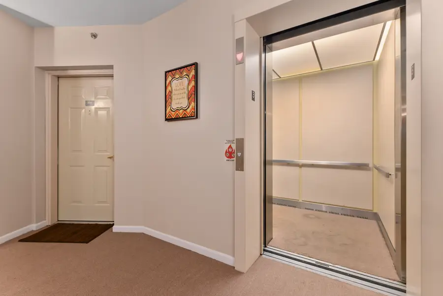 5275 W Mint Julip Drive #302, Alsip, IL 60803 - #2